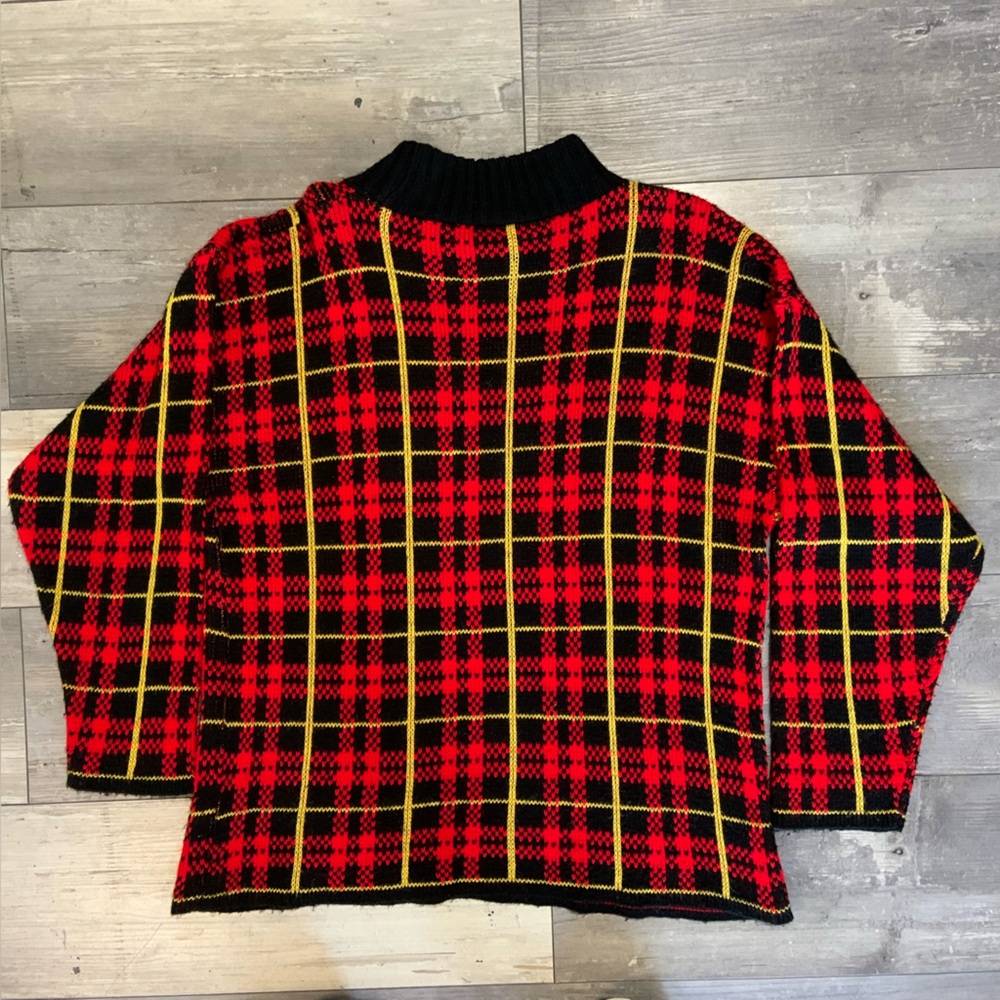 Stylish Plaid Sweater in Red and Black